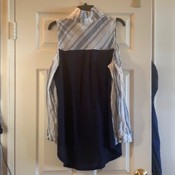 Cold Shoulder Floral Embroidered Top - Picture 5 of 7